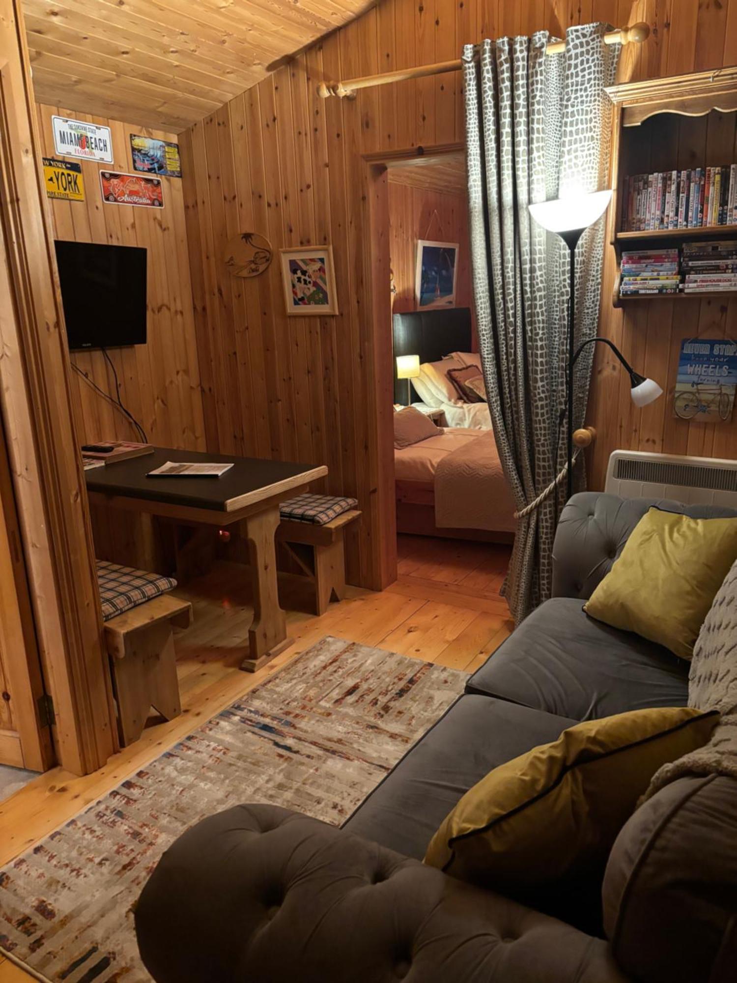 Cosy Countryside Log Cabin Kilkenny Exterior foto